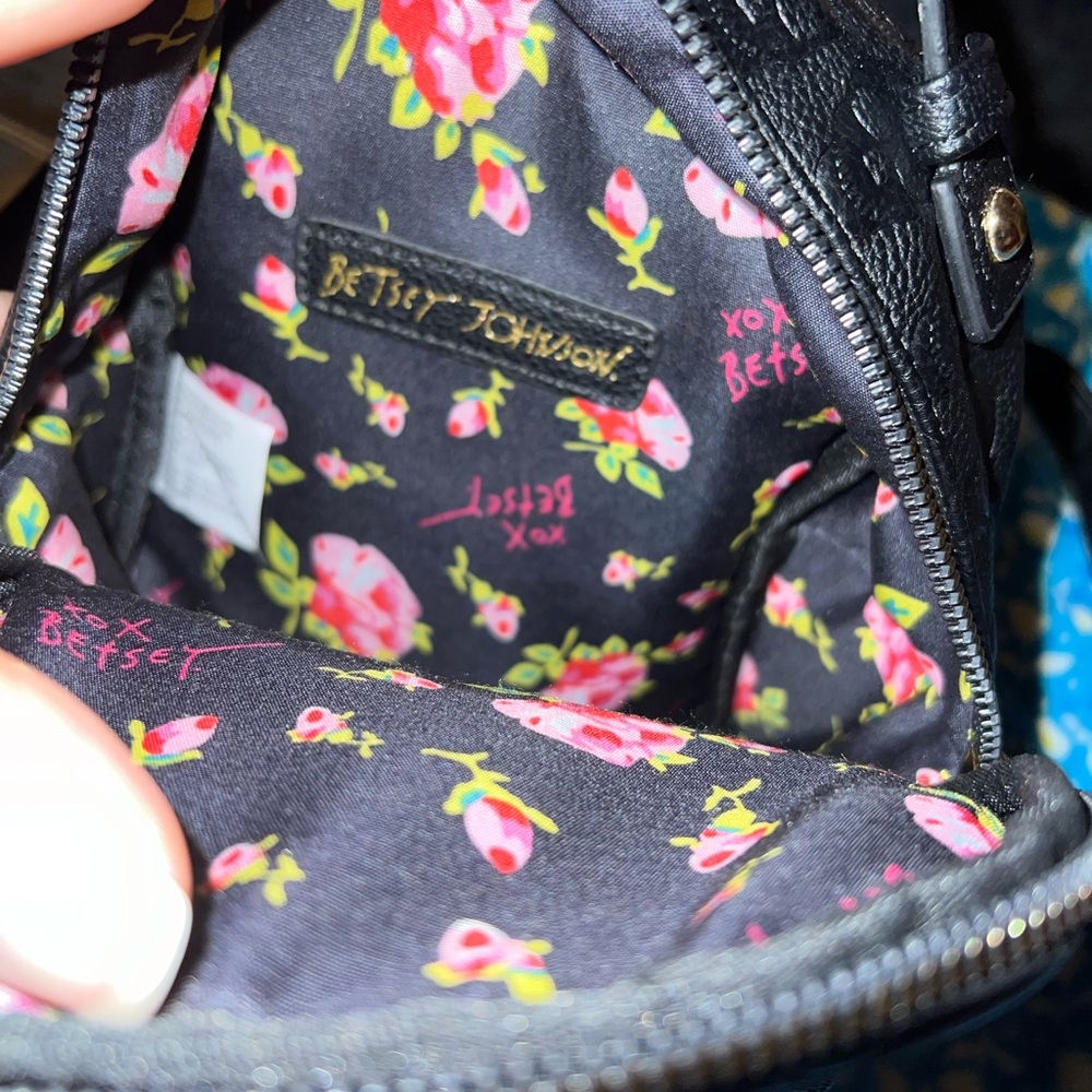 Betsey Johnson mini backpack with skulls and puppy - Picture 4 of 10